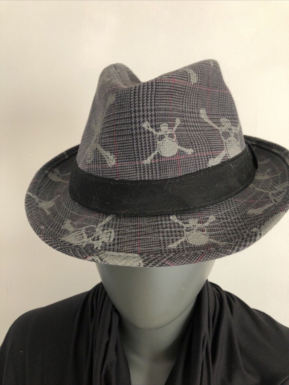 HEADERS-Classic Hat Skull & Crossbones Large RN 31905